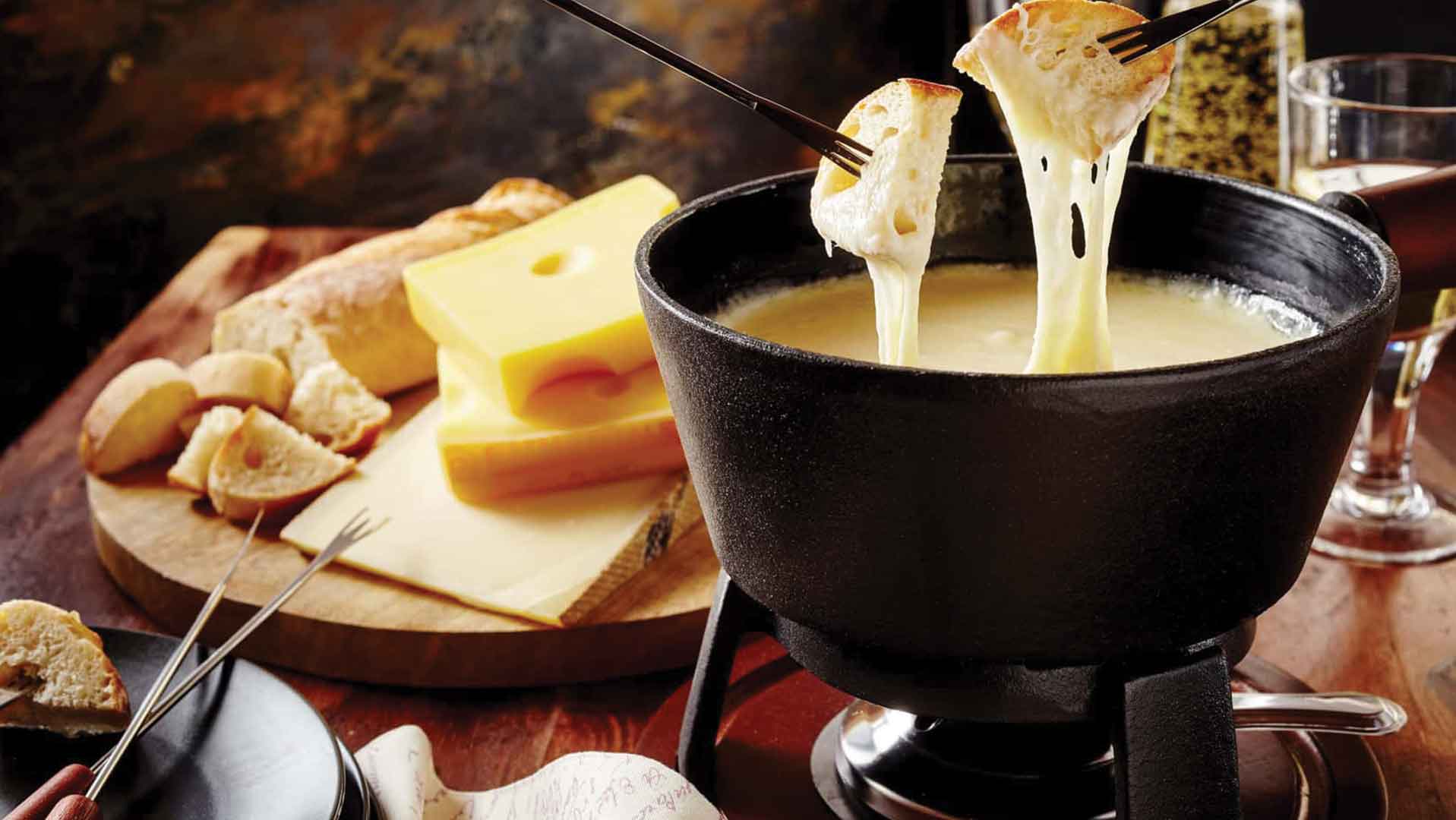 Caquelon pour fondue : l'ustensile 100% tradition